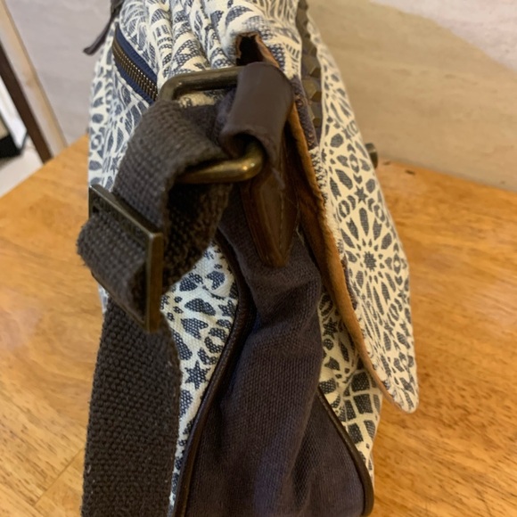 Bella Taylor Brown and White Crossbody Bag with Adjustable Strap - Picture 6 of 9